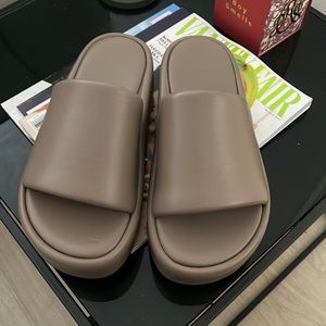 Balenciaga platform sandals for sale size 38 only worn once!